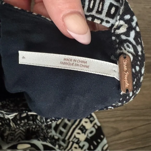 Free People Mini Dress Black Tegan Border Print Rayon Swing Dress Boho size 4 - Picture 9 of 9